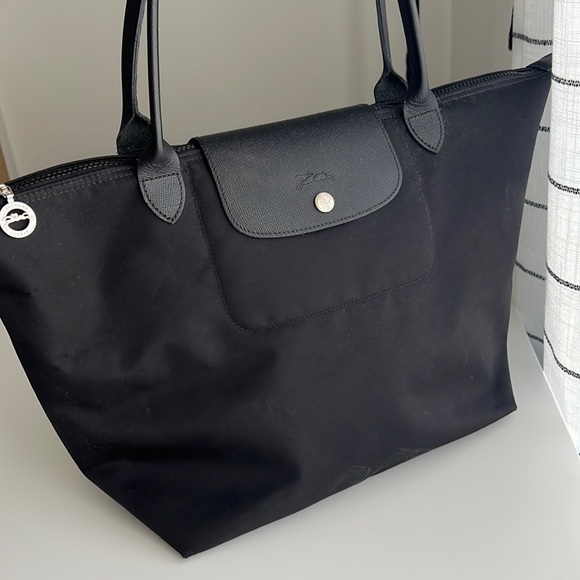 Longchamp Handbags - Longchamp Black Tote